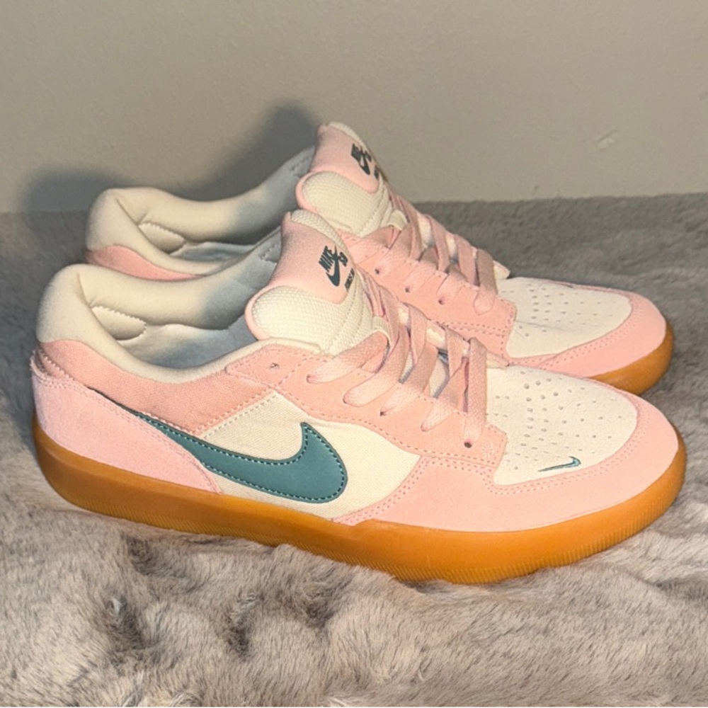 Nike SB FORCE 58 Pink and Cream Sneakers with Blue Accents